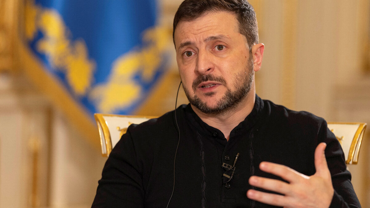 Отменим ли военното положение, ще изгубим армията, каза Зеленски