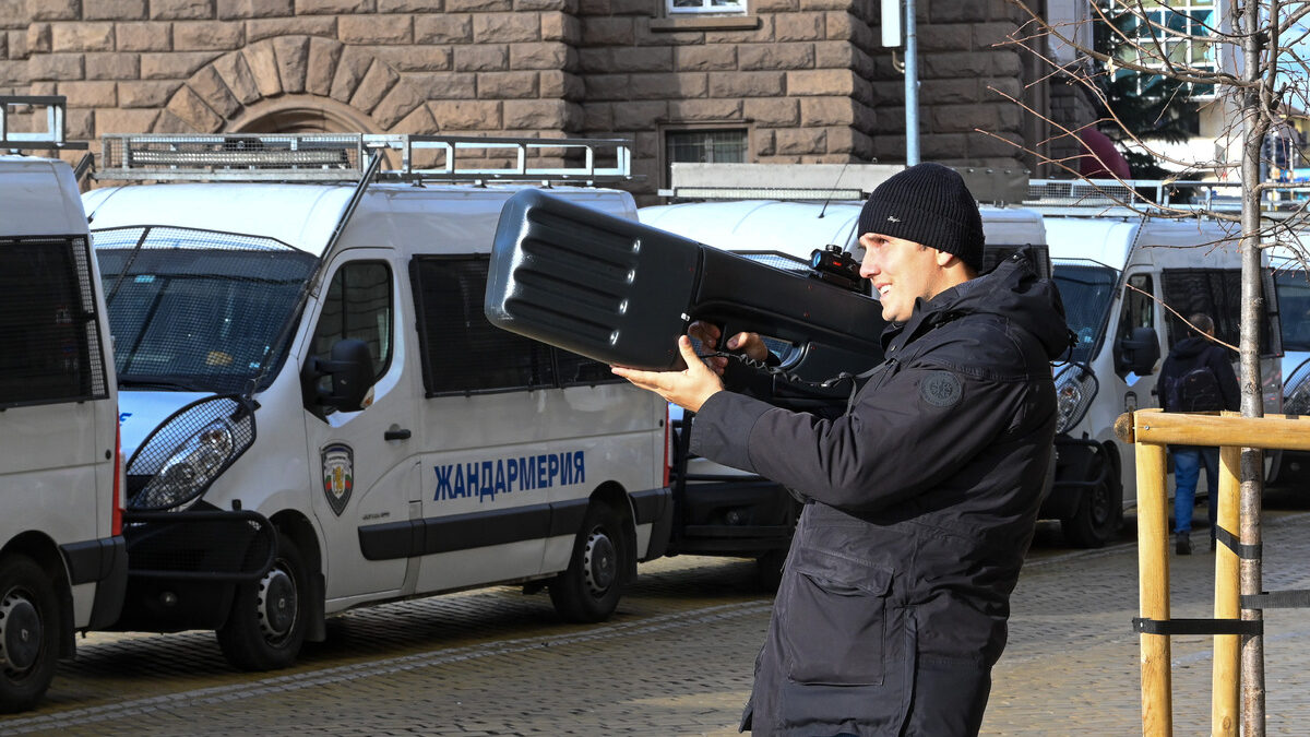 Полицията и Националната служба за охрана разполагат с устройства, които могат да заглушават дронове.