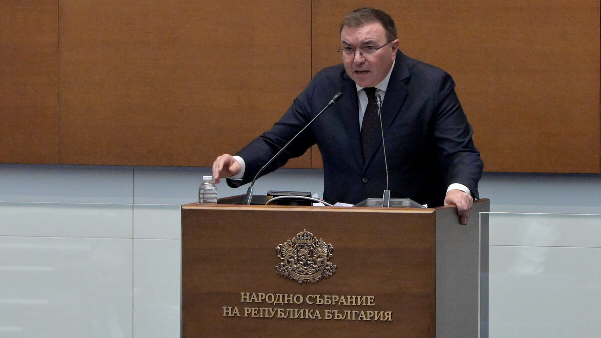 Парламентарна комисия разглежда идеята за пълна забрана за продажбата на вейпове