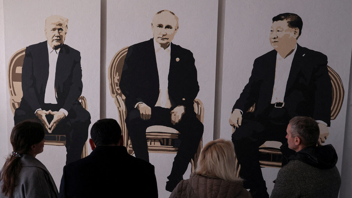 "Ялта 2.0" се казва триптихът в галерия в парка Ливадия в Ялта. "Ялта 2.0" се казва триптихът в галерия в парка Ливадия в Ялта.