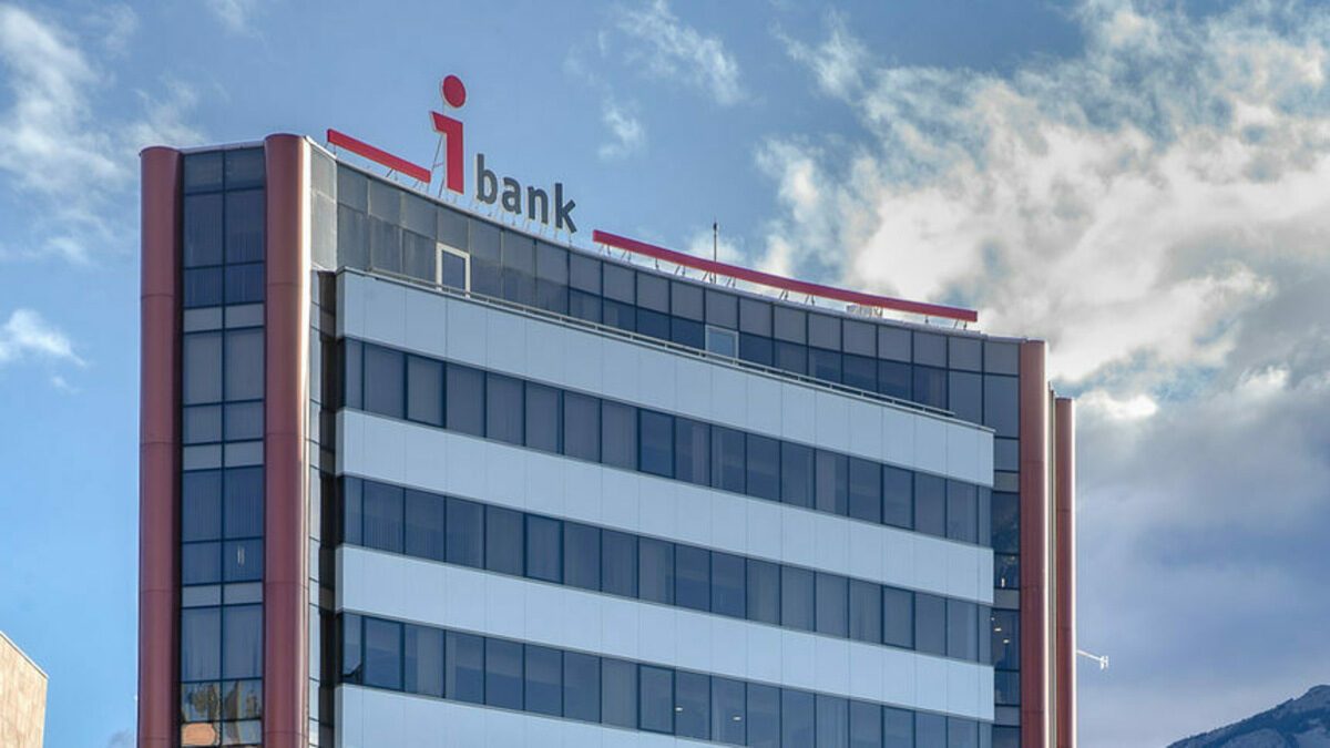 iBank трансформира финансовите си центрове с иновативни технологии