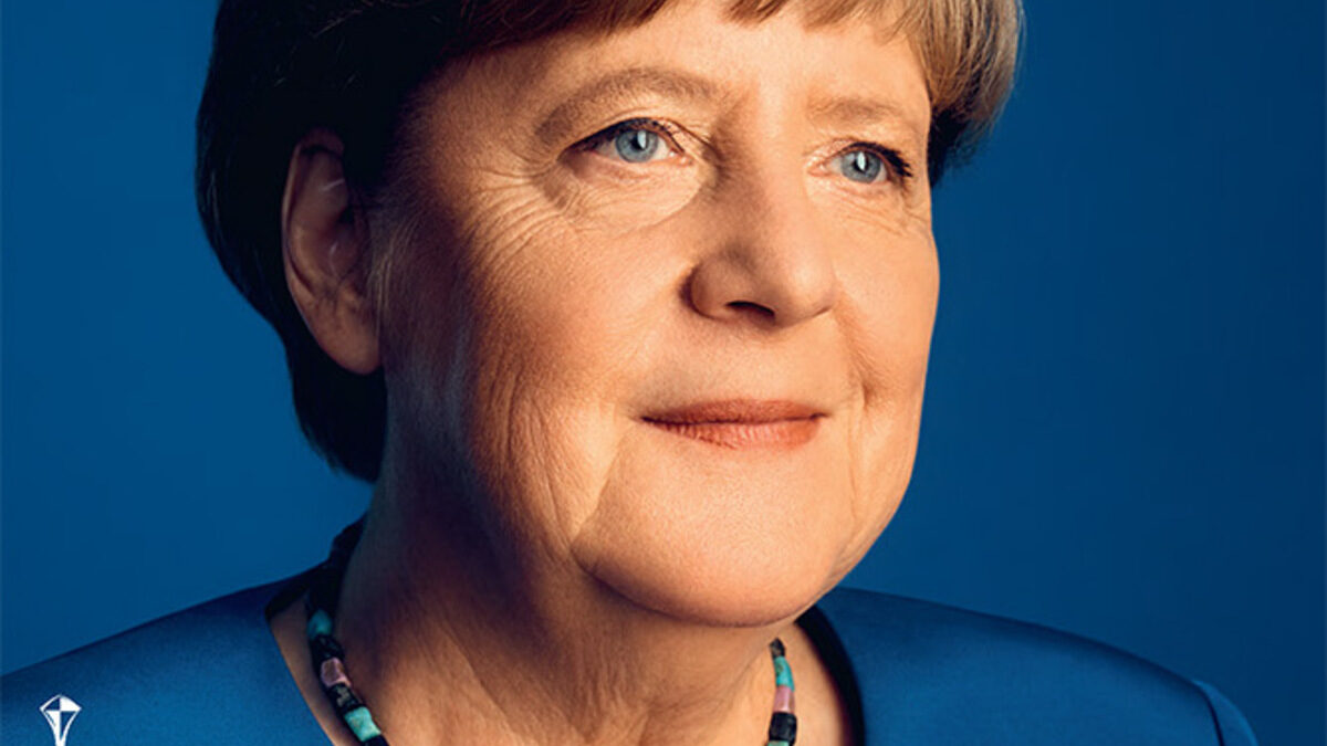 "Описанието е силно субективно. Моля за снизхождение", пише в предговора на "Свобода" дългогодишния канцлер на Германия. "Описанието е силно субективно. Моля за снизхождение", пише в предговора на "Свобода" дългогодишния канцлер на Германия.