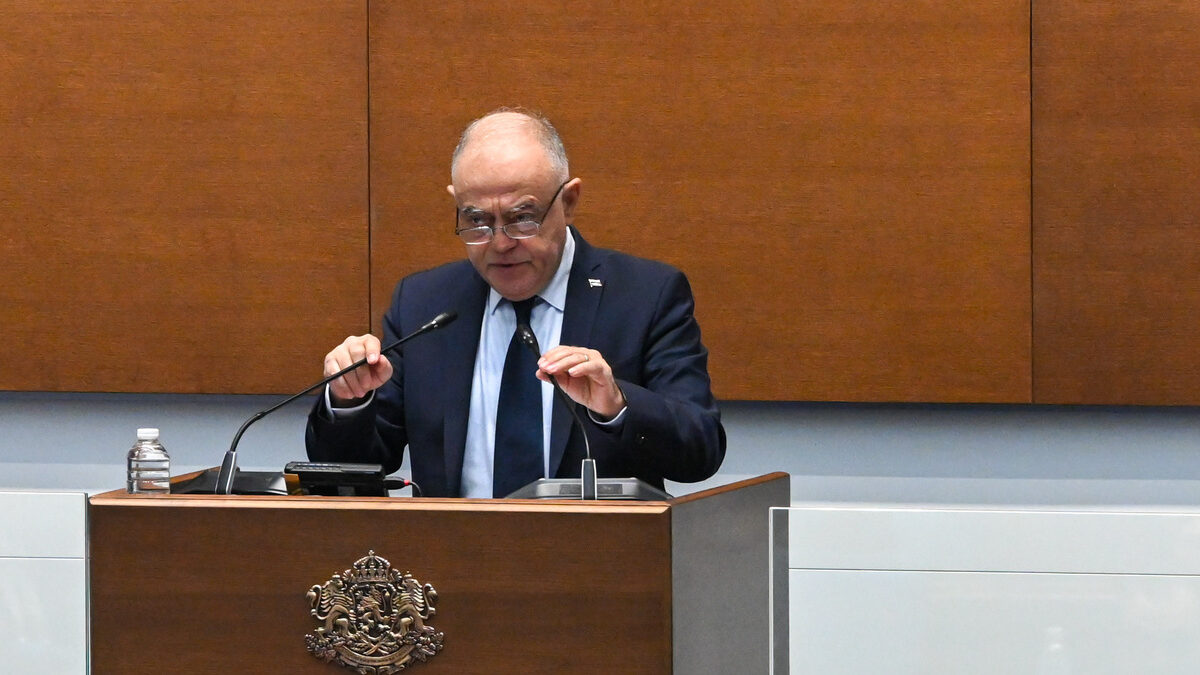 Атанасов: Опозиция може да подкрепи бюджет на управляващите само при война