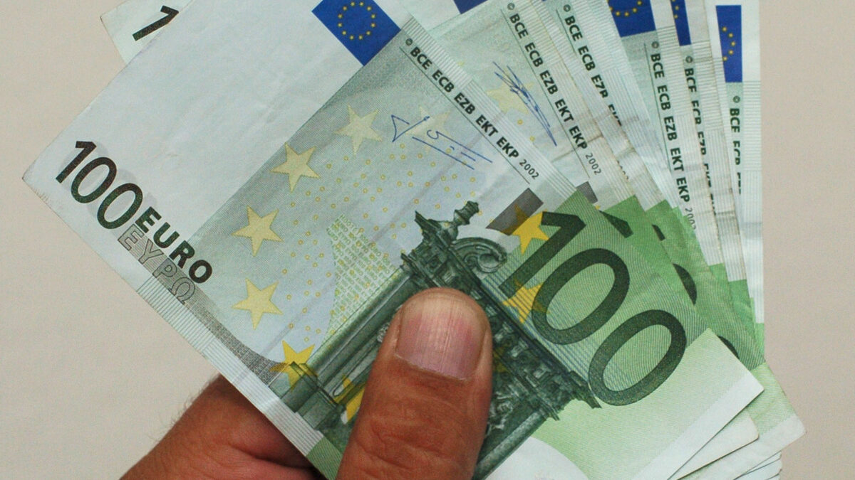 Екипът на Factcheck.bg следи внимателно дезинформацията за еврозоната. В този материал ще намерите най-често срещаните въпроси по темата, а съдържанието ще продължи да се обновява. Екипът на Factcheck.bg следи внимателно дезинформацията за еврозоната. В този материал ще намерите най-често срещаните въпроси по темата, а съдържанието ще продължи да се обновява.