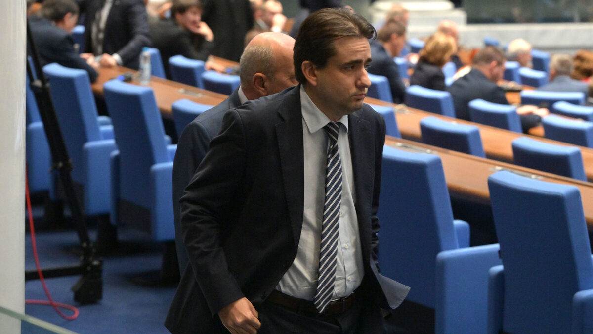 Заседание на 51 то народно събрание, парламент Божидар Божанов Заседание на 51 то народно събрание, парламент Божидар Божанов