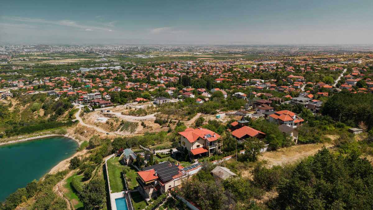 Общините могат да се възползват от сериозно финансиране по линия на т.нар. ВОМР - Водено от общностите местно развитие. То достига почти 740 млн. лв., а крайният срок за кандидатстване е 26 май т.г. На снимката: изглед към пловдивското село Марково.