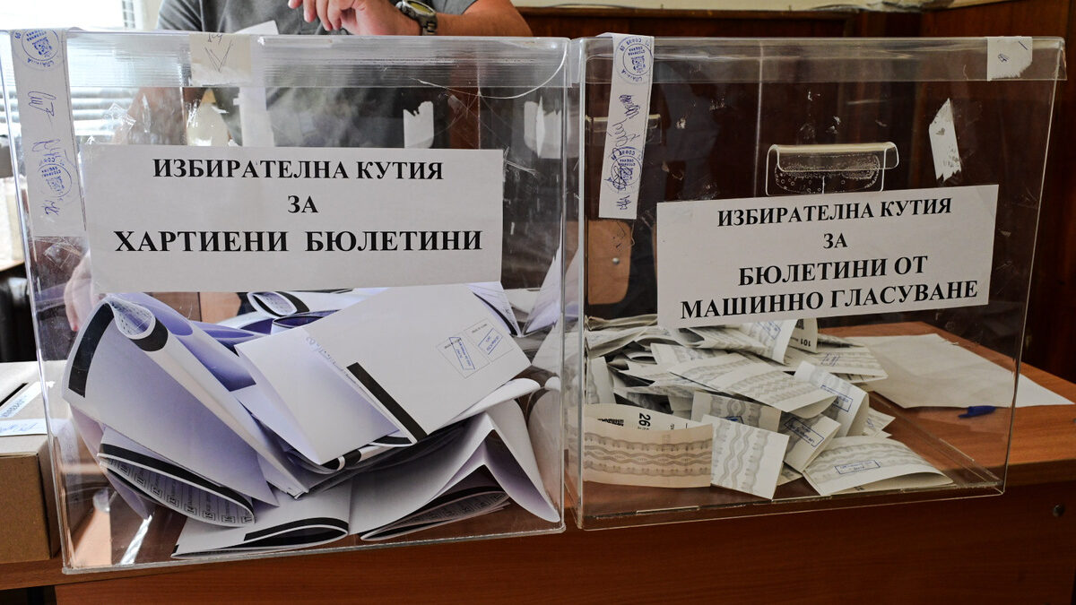 Прокуратурата се намеси в делото за вота, а парламентът обвини Конституционния съд за липсващите 780 бюлетини