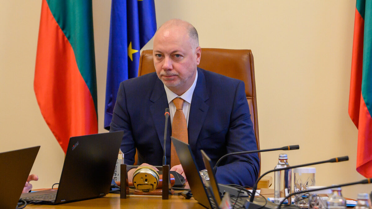 Премиерът обяви масови проверки в бензиностанциите Премиерът обяви масови проверки в бензиностанциите