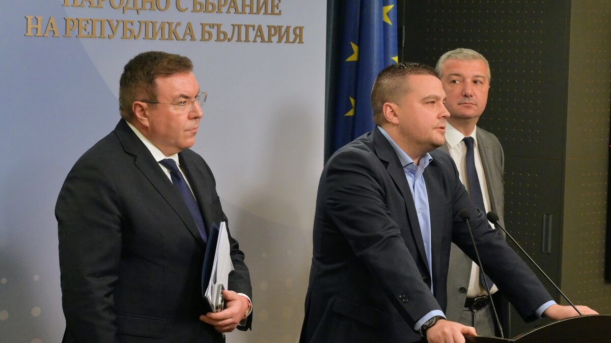 ГЕРБ, БСП и "Има такъв народ" подкрепят предложението антибиотиците да са безплатни за деца ГЕРБ, БСП и "Има такъв народ" подкрепят предложението антибиотиците да са безплатни за деца
