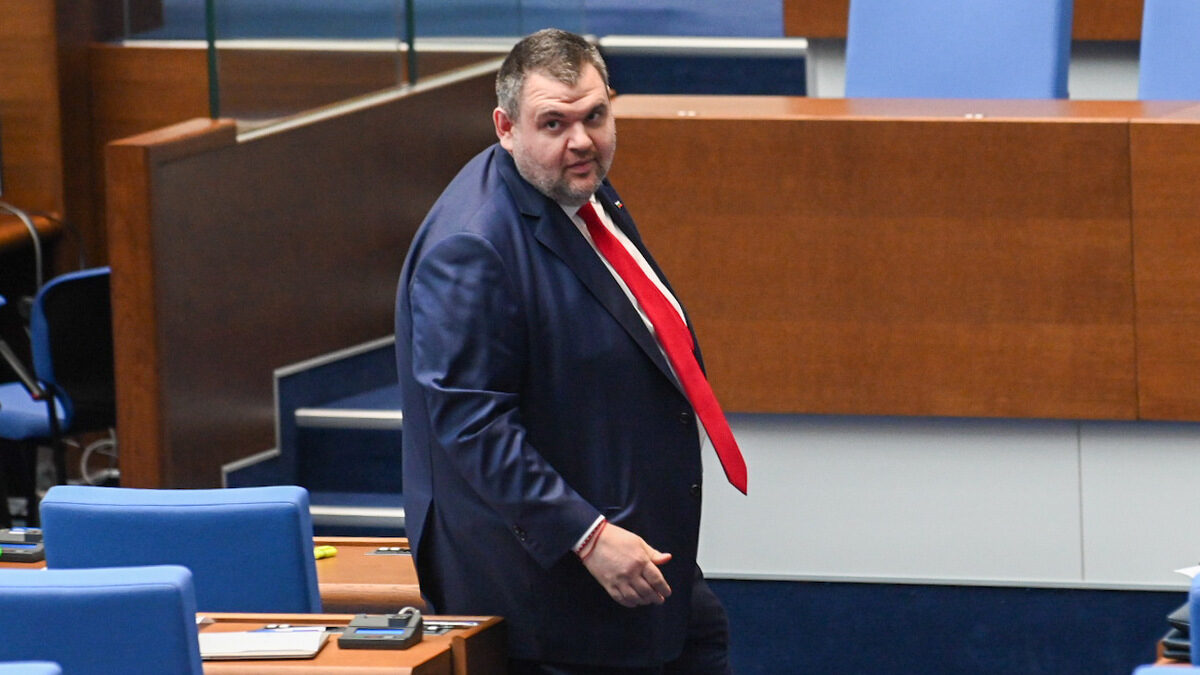 Преди решението за изборното дело Пеевски обяви подкрепа за правителството