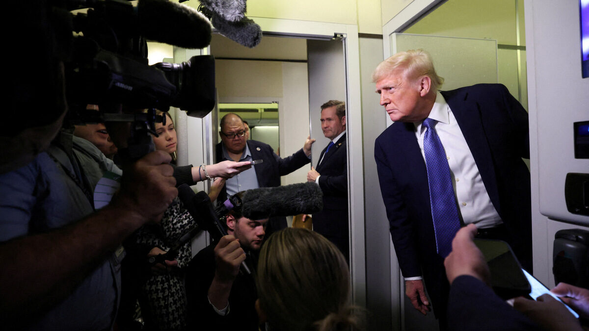 Тръмп започна <a href="https://www.dnevnik.bg/sviat/2025/03/16/4756853_trump_zapochna_likvidiraneto_na_agenciiata_zad_radio/?ref=home_layer2" target="_blank">ликвидирането на агенцията зад радио "Свободна Европа"</a> и "Гласът на Америка", определено като "подарък за диктаторите по света"
