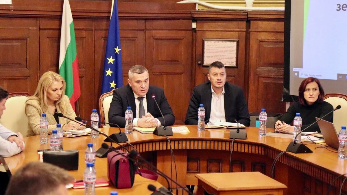 Властта обещава да приеме разумни предложения към проекта на закон за надценките