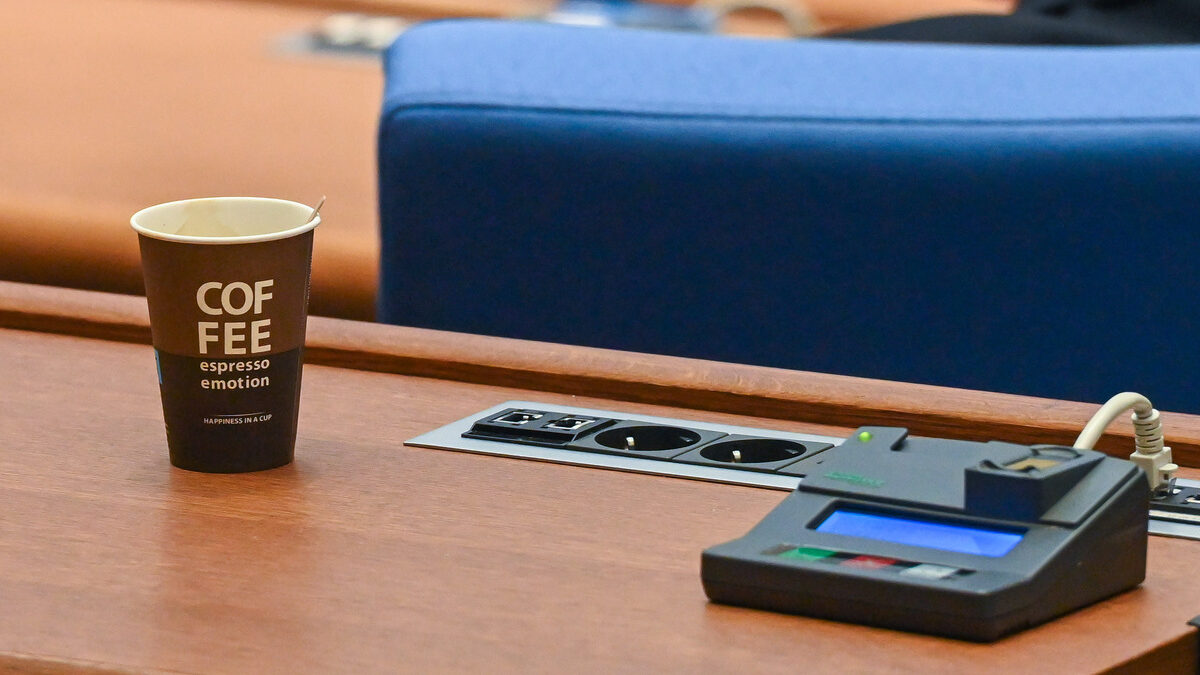 На разсъмване: парламентът одобри окончателно бюджета за 2025 г. след 15 часа дебати