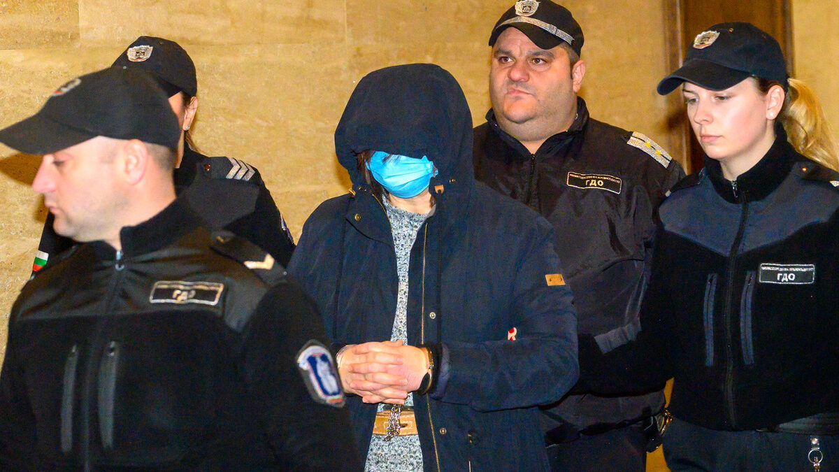 Подсъдими за убийството са съпругата на Пейо Пеев - Габриела Славова и майка й Красимира Трифонова.