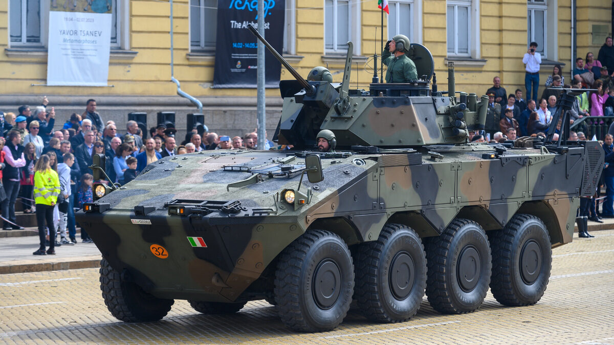 Военен парад за деня на българската армия