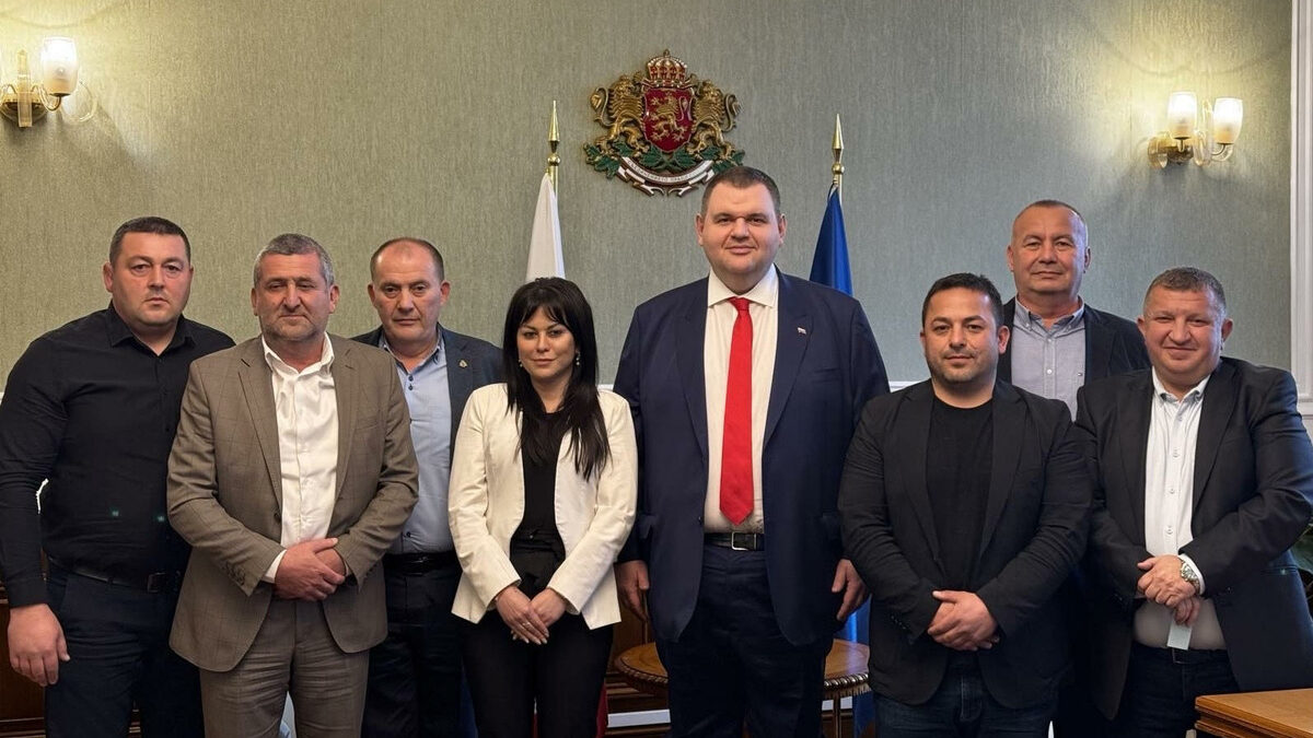 Прегрупиране и в бастиона на Доган: разградски кметове преминават към Делян Пеевски