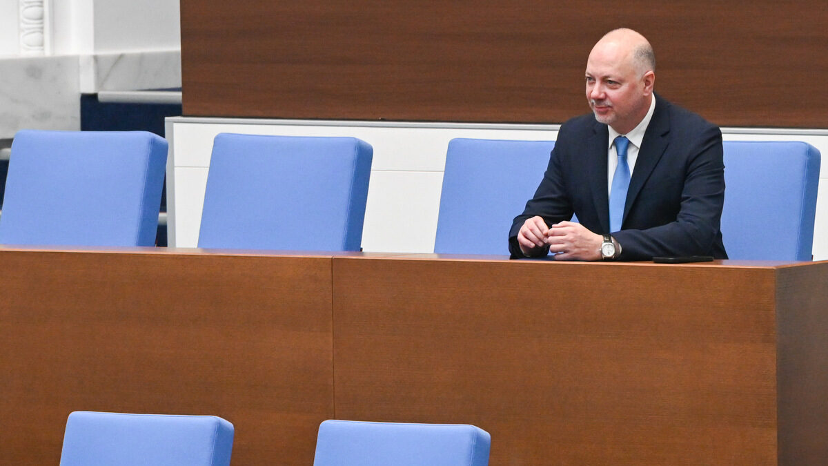 Без шанс за успех: парламентът гласува първия вот на недоверие срещу кабинета "Желязков"