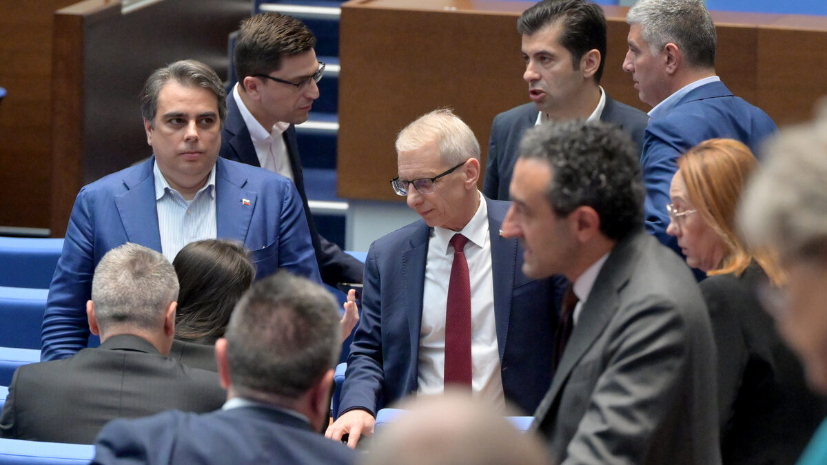 Заседание на 51 то народно събрание, парламент, избор на председател ПП-ДБ, Асен Василев, Кирил Петков, Николай Денков, Венко Сабрутев