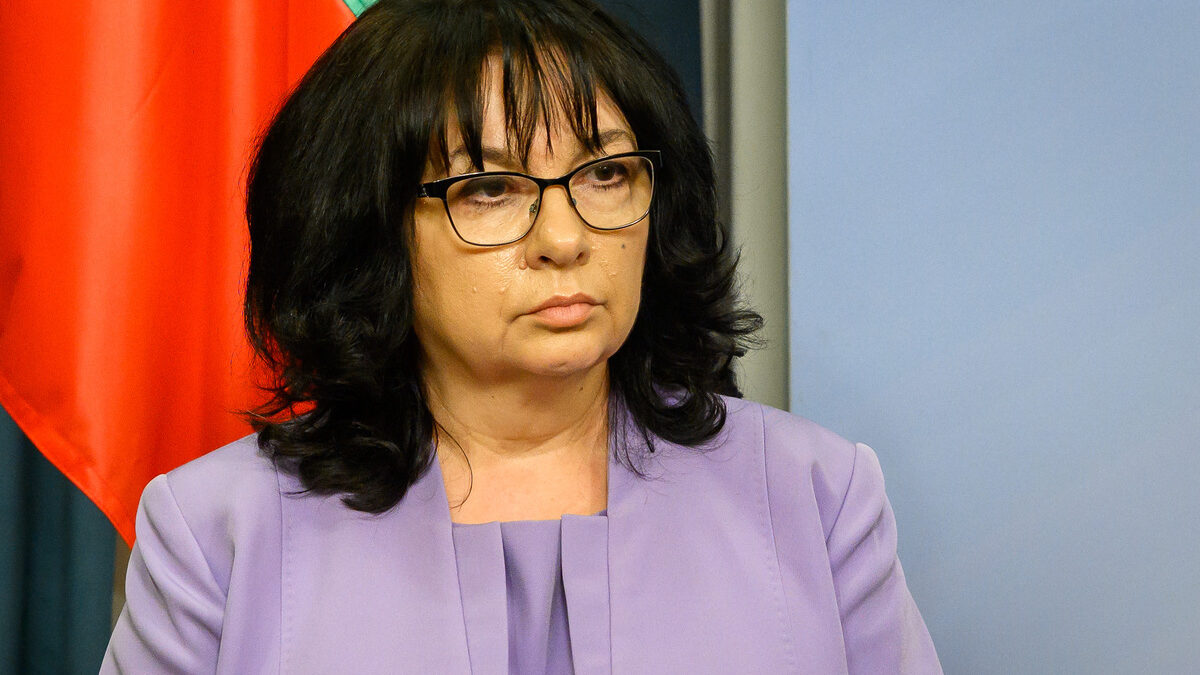Държавата затяга контрола върху търговията с автомобили
