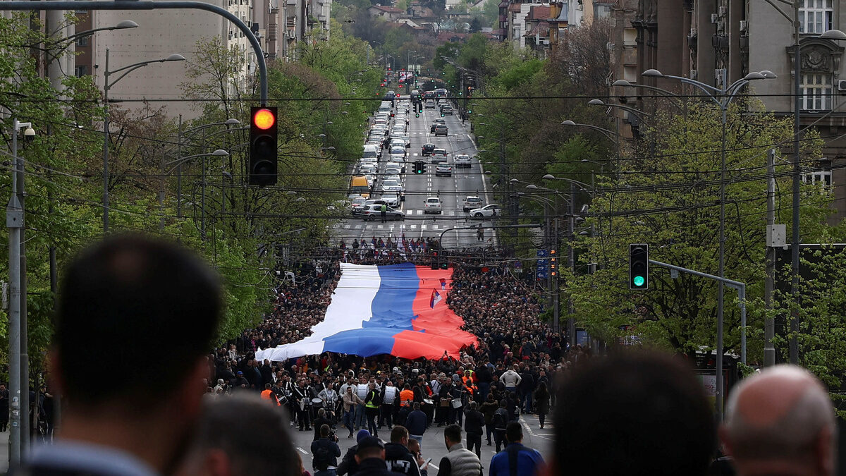 Вучич играе шах със Сърбия: може би тридневен митинг в Белград предизвиква студентите