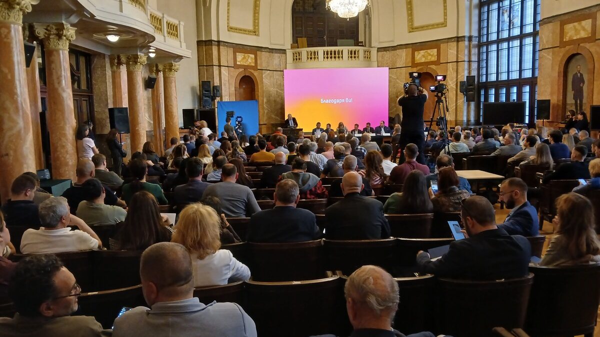 Аулата на Софийския университет по време на общественото обсъждане на Бюджет 2025 на София. Аулата на Софийския университет по време на общественото обсъждане на Бюджет 2025 на София.