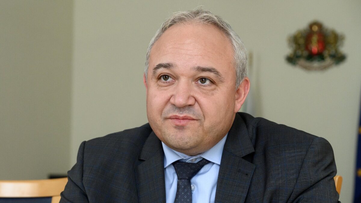 Две фирми, близки до Мирински, събират процент от тол таксите и винетките, обяви Демерджиев Две фирми, близки до Мирински, събират процент от тол таксите и винетките, обяви Демерджиев