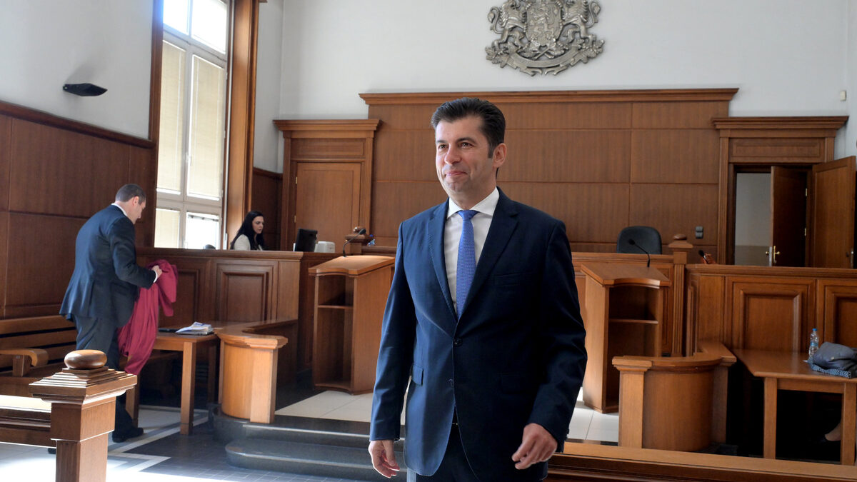 В Софийския градски съд започна днес делото срещу Кирил Петков, обвинен в длъжностно престъпление.