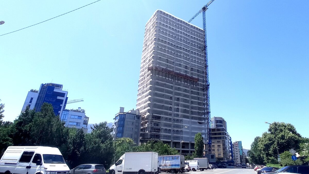 Временният главен архитект на София е позволил съществени изменения по небостъргача "Златен век" Временният главен архитект на София е позволил съществени изменения по небостъргача "Златен век"