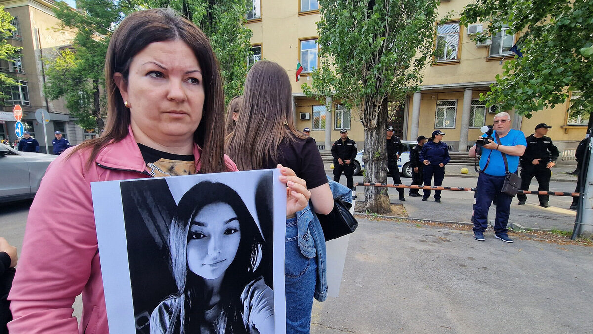 Страх и недоверие в Хасково: За мрачната мрежа от въпроси след убийството на Магдалена Русева