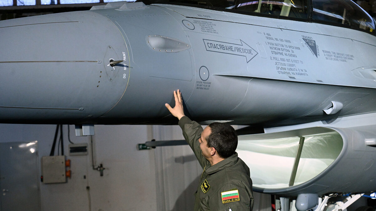 ЕК за българския F-16: Твърденията за саботаж трябва да бъдат взети сериозно
