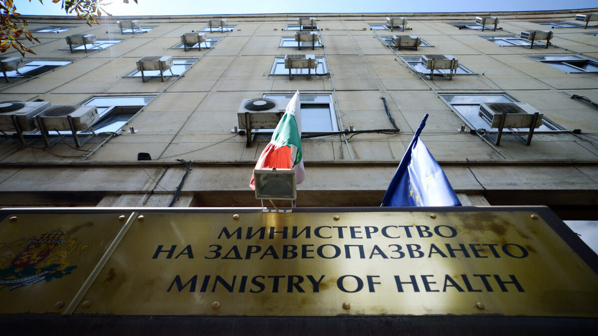 На празника си медицински сестри протестираха с искане за по-високи заплати