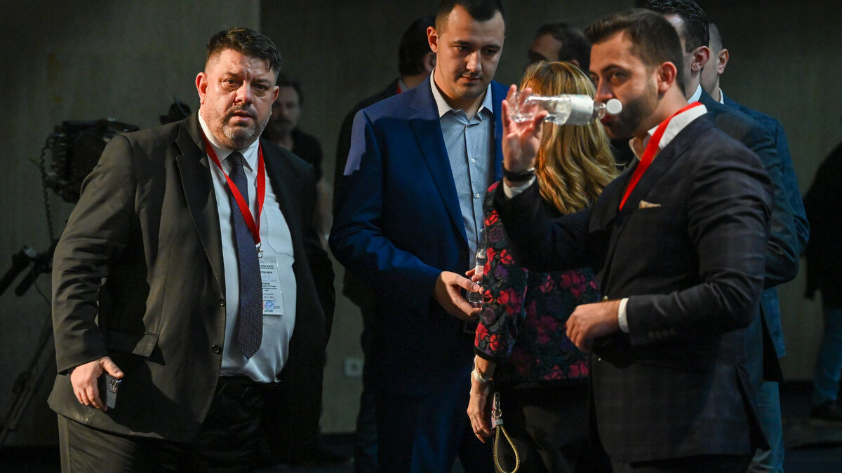 Националният съвет на БСП официално се обяви срещу референдум за еврото