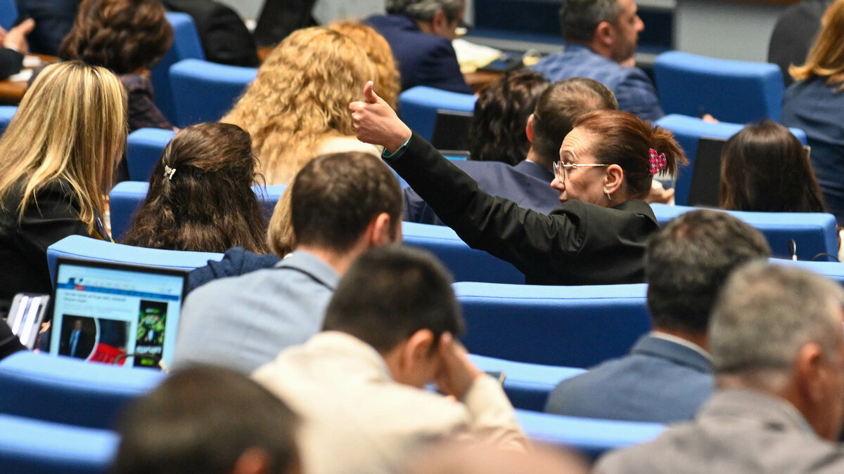 Парламентът избира нов състав на Комисията за защита на конкуренцията Парламентът избира нов състав на Комисията за защита на конкуренцията