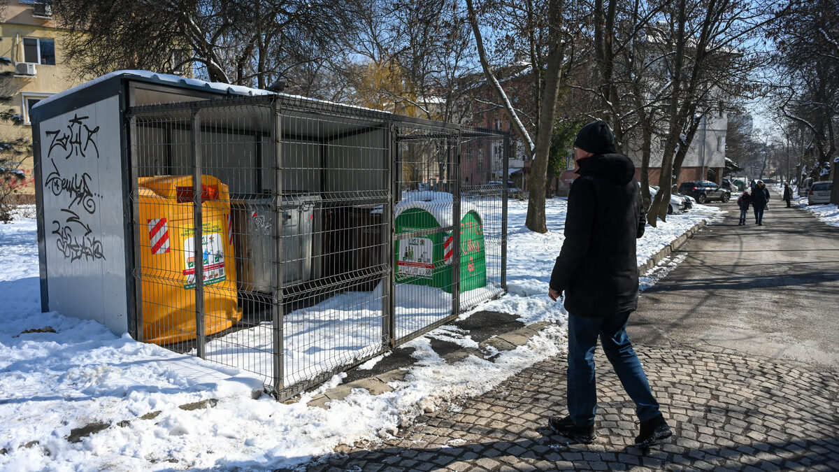 Столична община сезира съд за забавените поръчки за сметопочистването