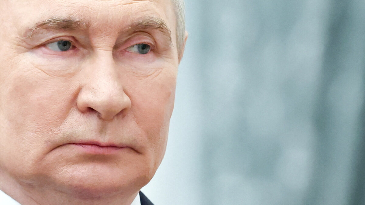 Сила или легитимност – защо са му на Путин преки преговори, а не разгроми Украйна