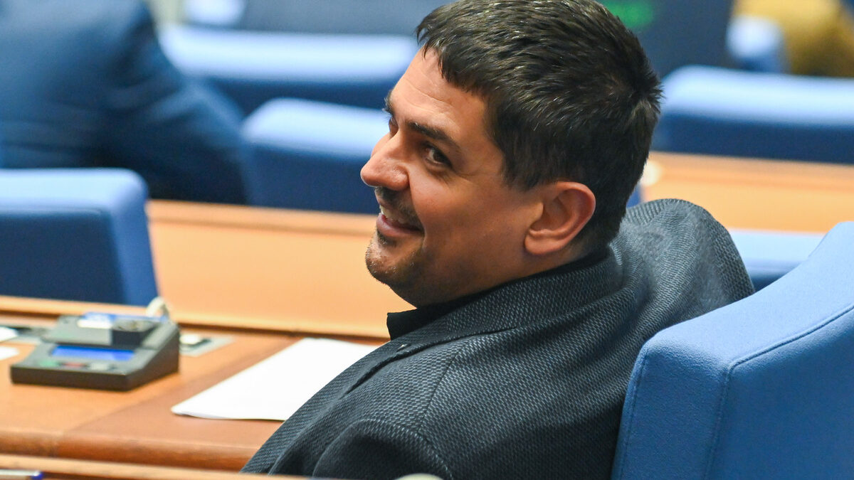 Според прокуратурата Радостин Василев оптиал да принуди Христинка Иванова от "Има такъв народ" да напусне парламентарната група