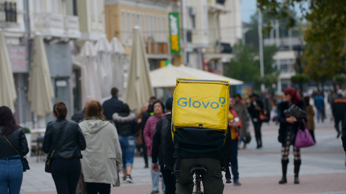 Част от тайните договорки между Glovo и Delivery Hero са били подялбата на пазари. Така едната компания работела в част от държавите, където другата не предлагала услуги в ущърб на клиентите, които не са се възползвали от по-добри оферти за доставки Част от тайните договорки между Glovo и Delivery Hero са били подялбата на пазари. Така едната компания работела в част от държавите, където другата не предлагала услуги в ущърб на клиентите, които не са се възползвали от по-добри оферти за доставки