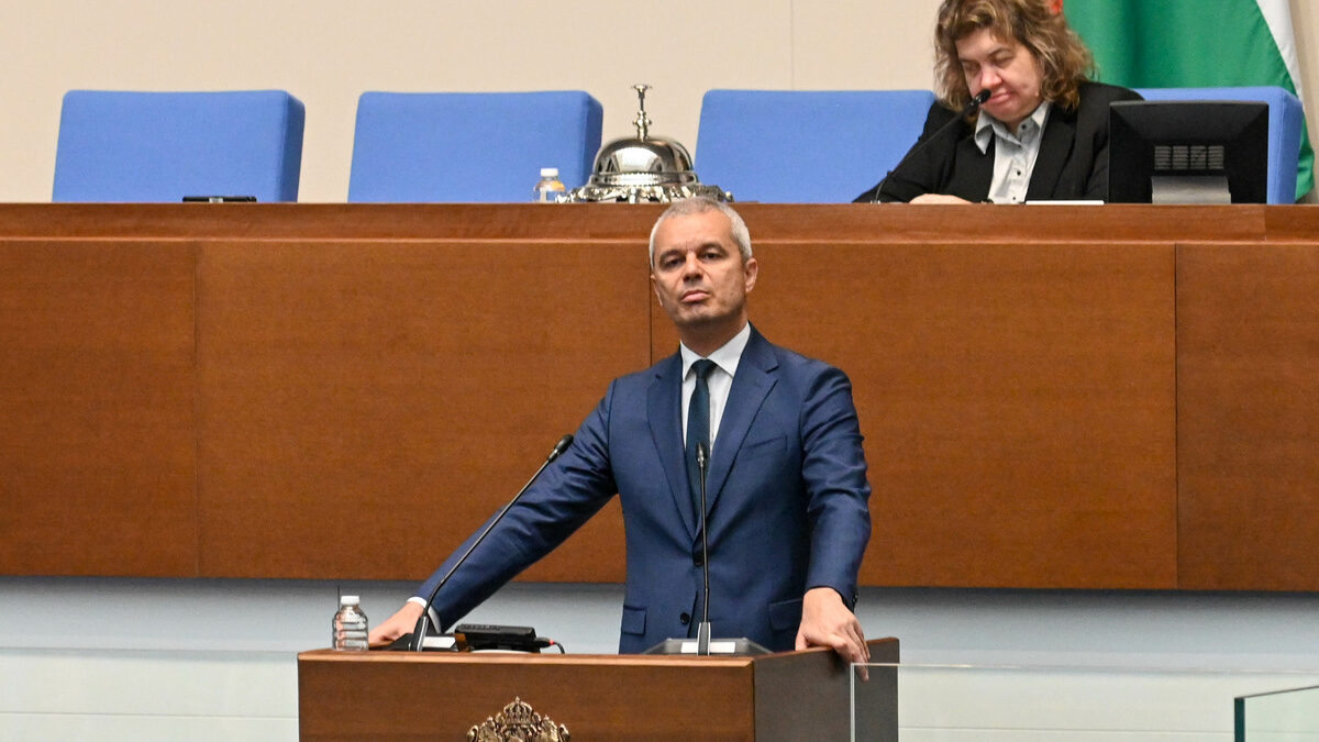 Костадинов сравни приемането на еврото с присъединяване към съюза с нацистка Германия Костадинов сравни приемането на еврото с присъединяване към съюза с нацистка Германия