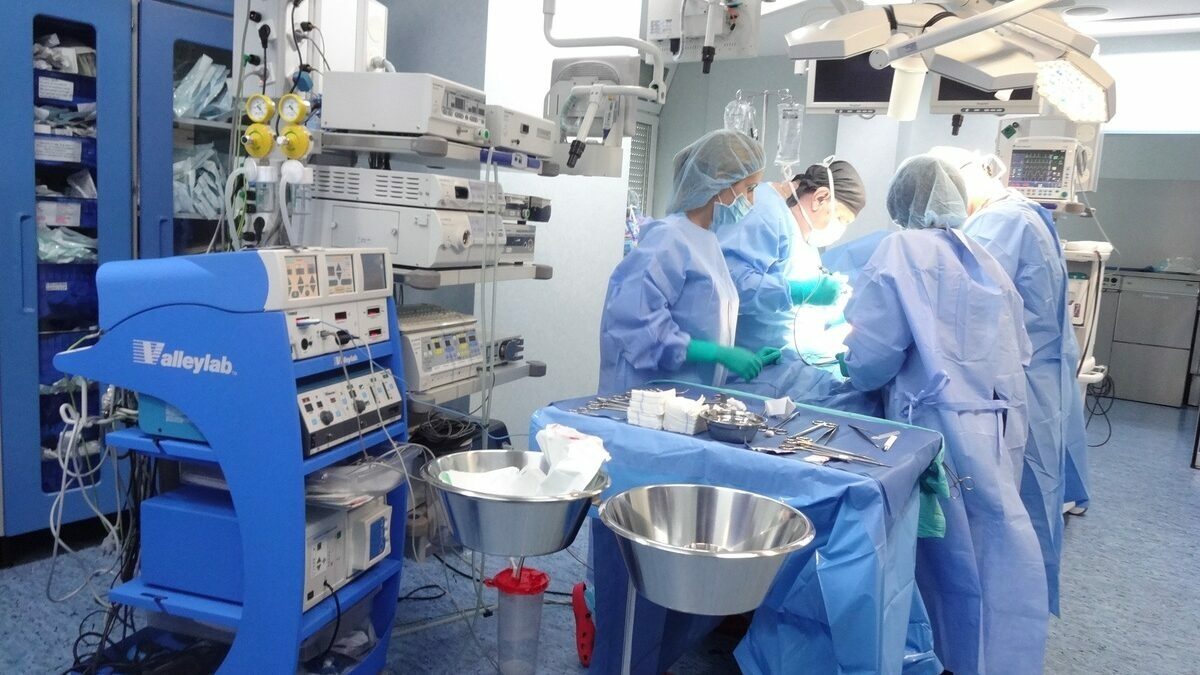 Правителството обвърза приема по медицина с работа в България, медсестрите ще учат безплатно