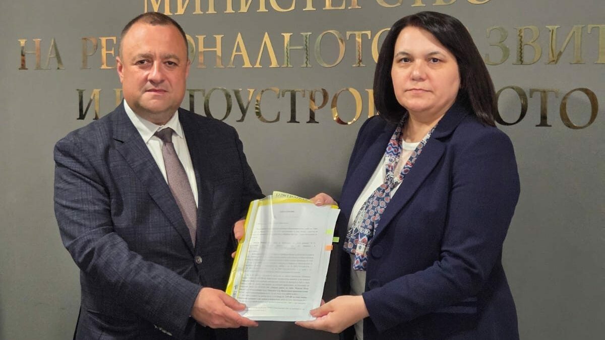 Кмет премина към Пеевски, два дни по-късно регионалният министър обяви финансиране за общински проекти