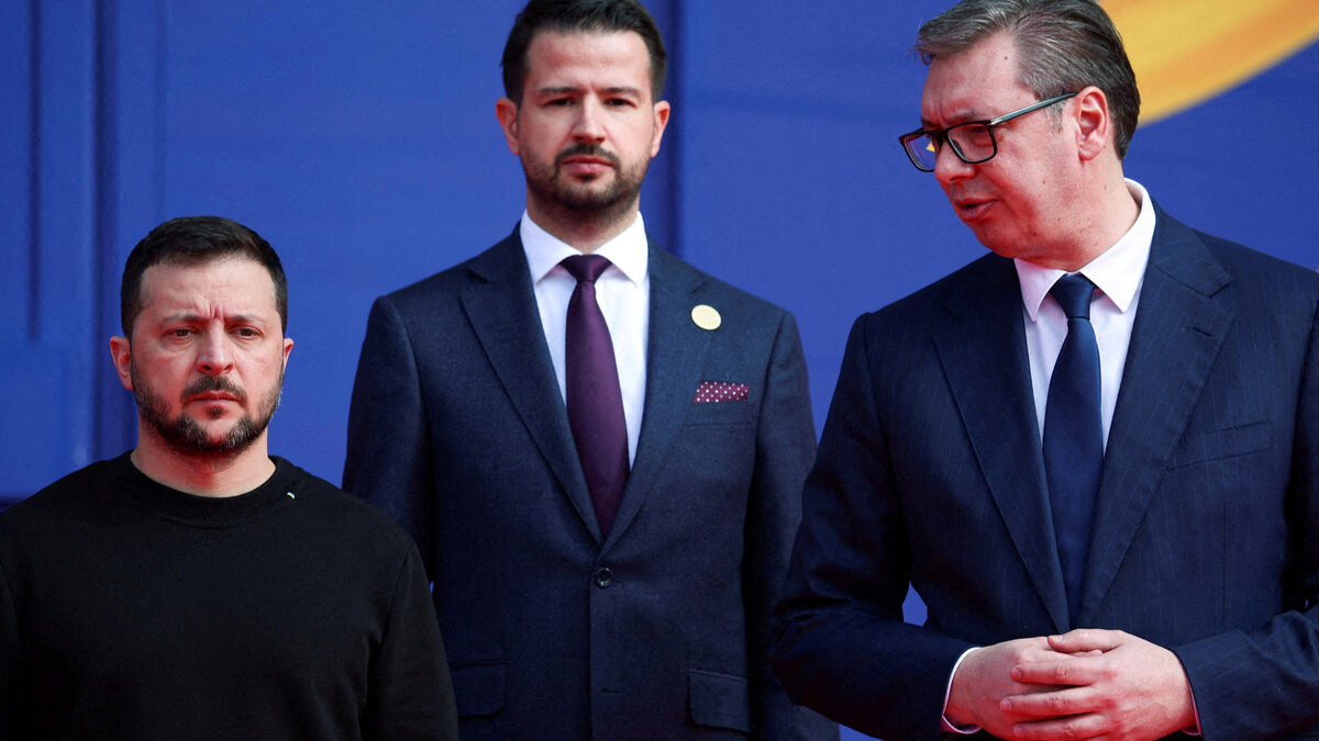 Украинският президент Володимир Зеленски, сръбският президент Александър Вучич и президентът на Черна гора Яков Милатович на срещата на върха на Украйна в Югоизточна Европа в Тирана през 2024 г.