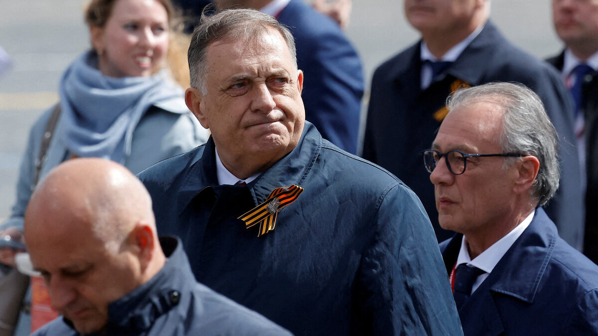 Додик праща адвокати да обжалват вадещата го от политиката присъда, която той не признава Додик праща адвокати да обжалват вадещата го от политиката присъда, която той не признава
