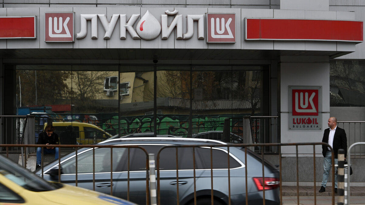 И новата комисия за конкуренцията се захвана с "Лукойл" И новата комисия за конкуренцията се захвана с "Лукойл"