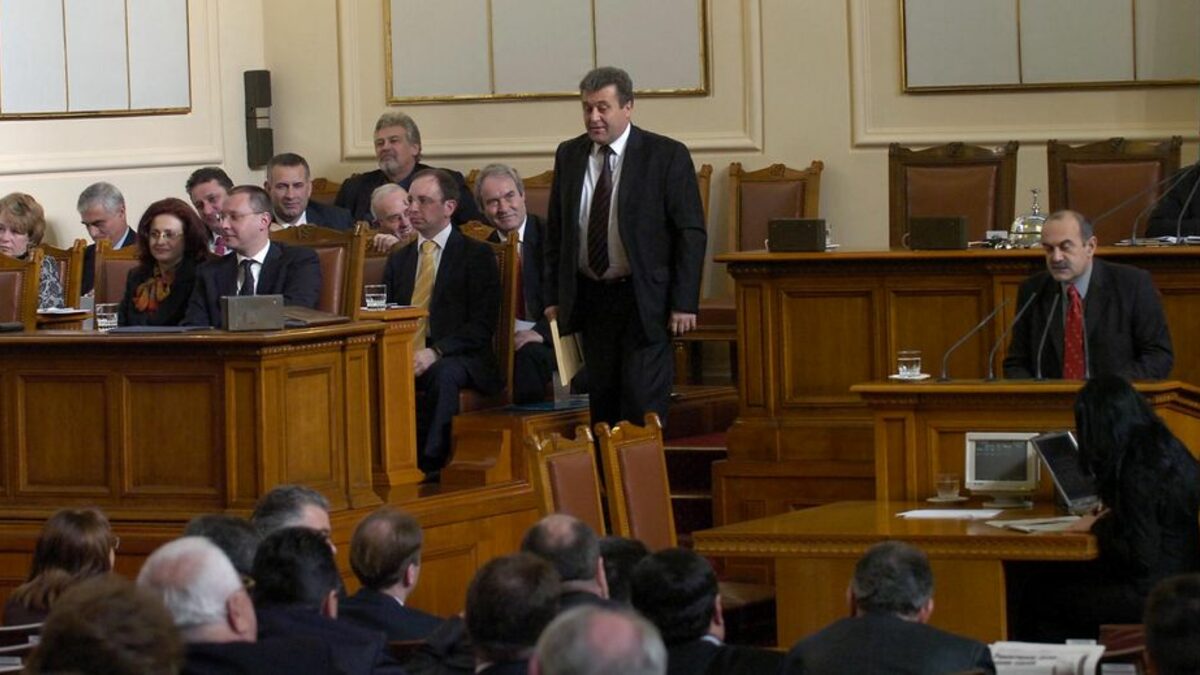 Дебатите в парламента преди гласуването на четвъртия вот на недоверие за кабинета на Станишев