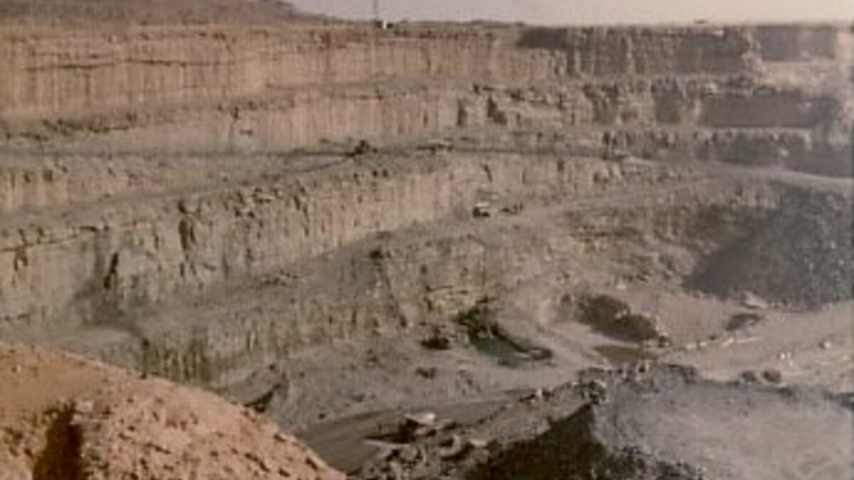 Мината на "Орано" в Арлит, Нигер Мината на "Орано" в Арлит, Нигер