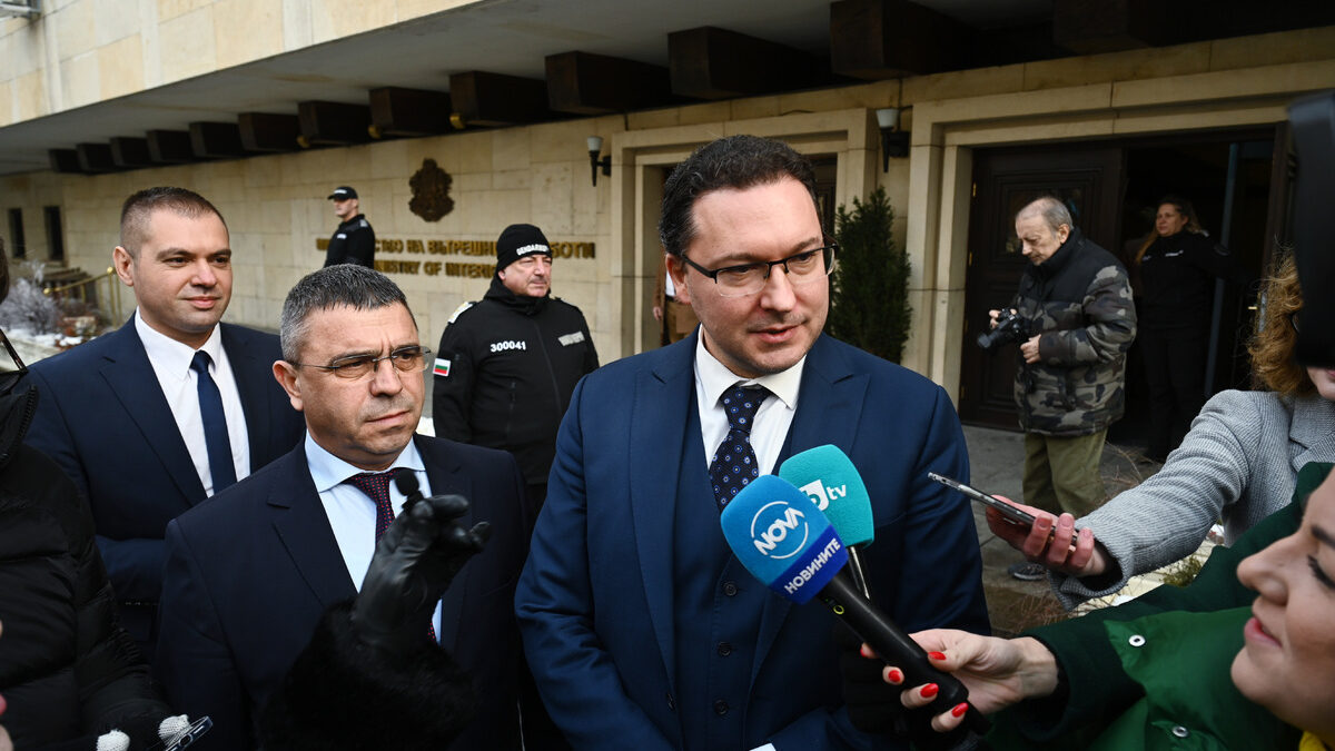Даниел Митов приема поста на министър на вътрешните работи, МВР