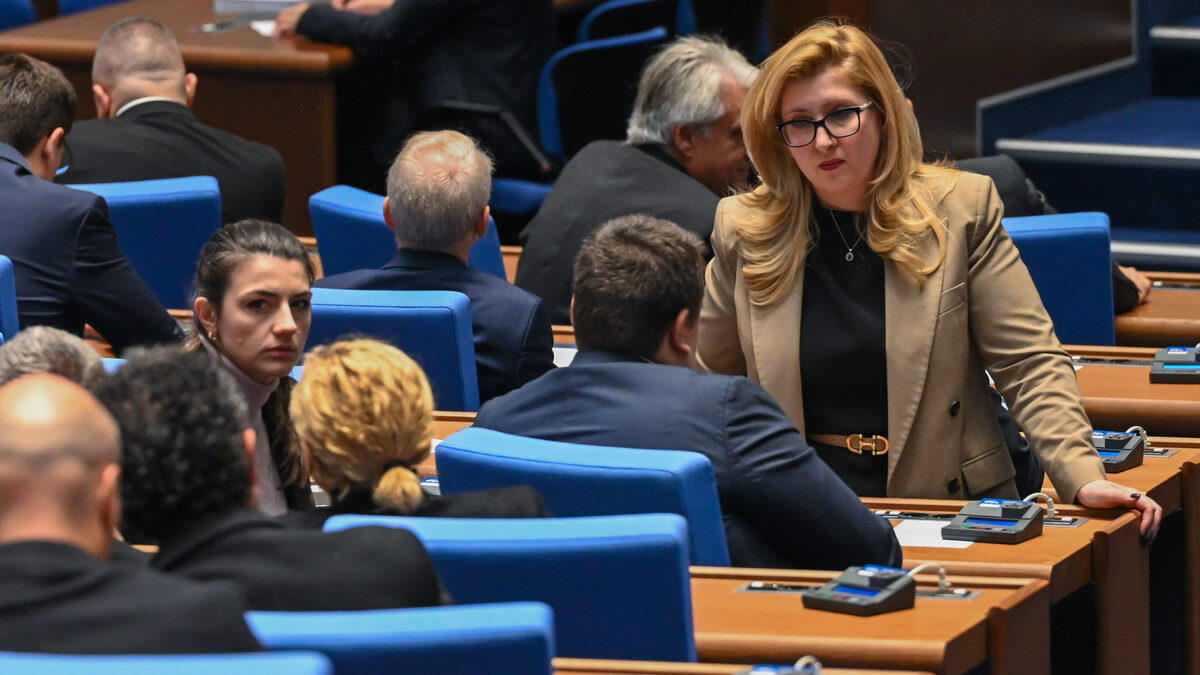 Татяна Султанова - Сивева на заседание в парламента.