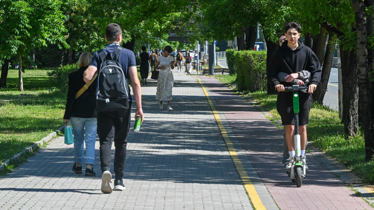 Денят ще бъде слънчев със слаби превалявания в планините