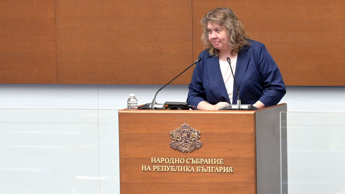 Киселова увери, че парламентът ще подкрепя всички мерки за безпроблемно въвеждане на еврото