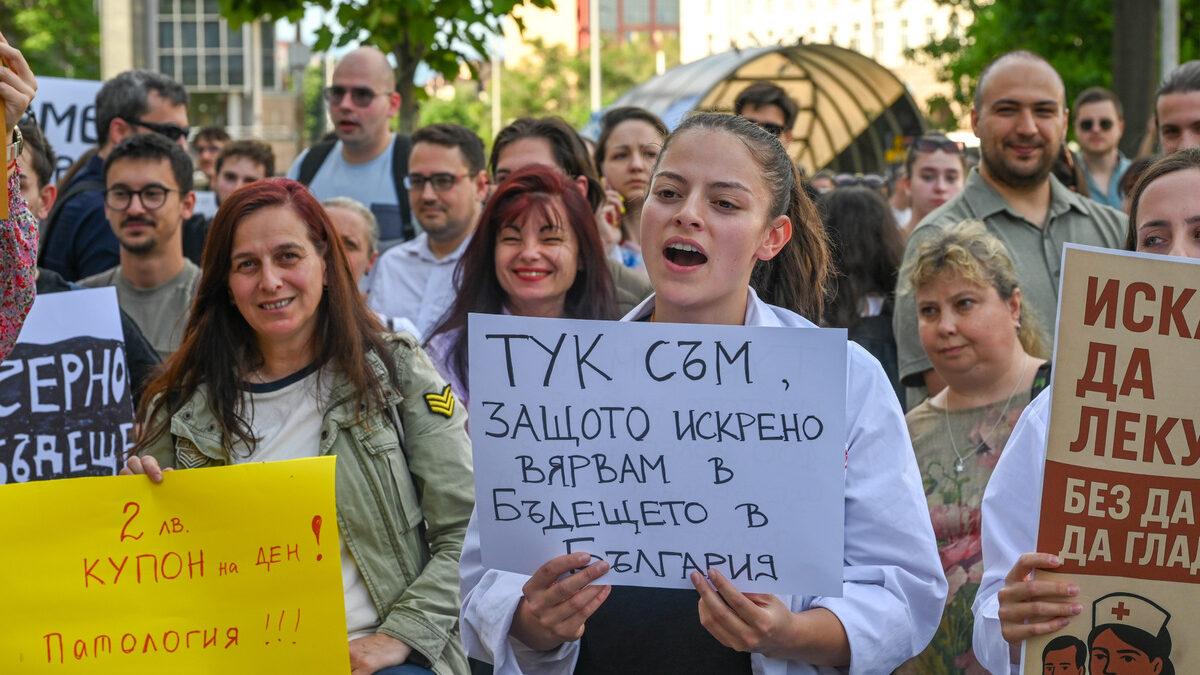 Лекариите специализанти ще чакат 2 седмици предложения за минималната им заплата Лекариите специализанти ще чакат 2 седмици предложения за минималната им заплата